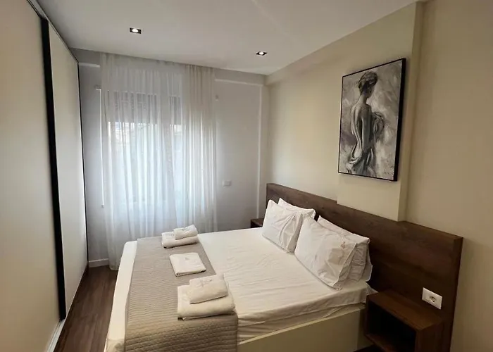 公寓 Luxe Haven New Bazzar 4 地拉那