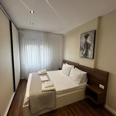 Lägenhet Luxe Haven New Bazzar 4 Tirana
