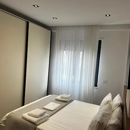 Appartamento Luxe Haven New Bazzar 4 Tirana
